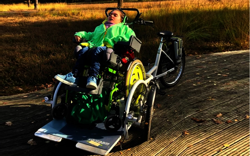 Rollstuhlfahrrad-VeloPlus-Vanraam FiNiFuchs