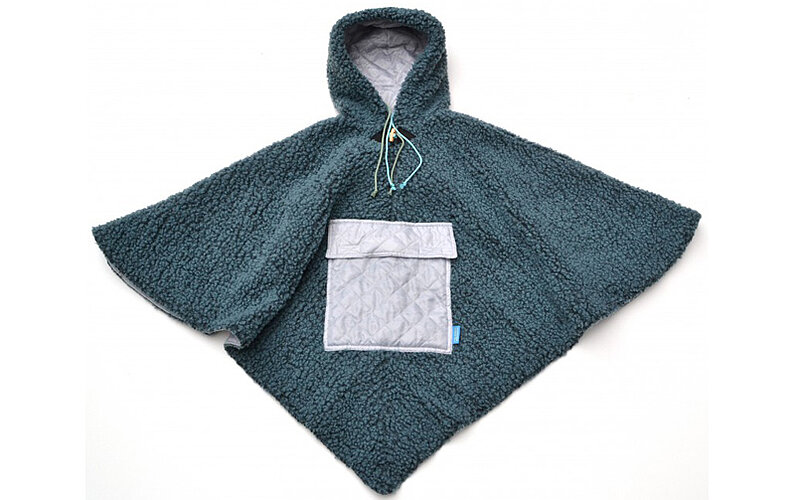 Rollstuhl Poncho gefuettert boucle Pien Polle Rollstuhl Poncho gefuettert boucle Pien Polle