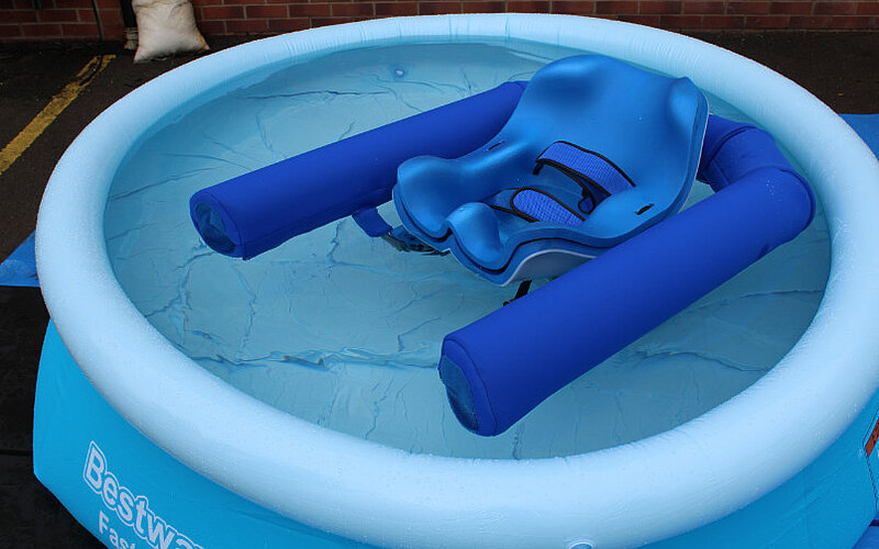 Schwimmhilfe Hydro Pod Kinder mit Behinderung Specialised Orthotic Services FiNiFuchs