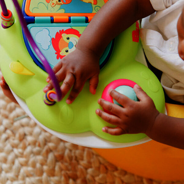 Tischspielzeug playtop safari Spielzeug Kinder mit Behinderung Bumbo FiNiFuchs