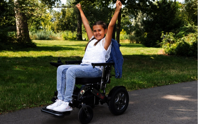 FreedomChair A11 Mini-Max-ELETROROLLSTUHL-Kinder-FiNiFuchs