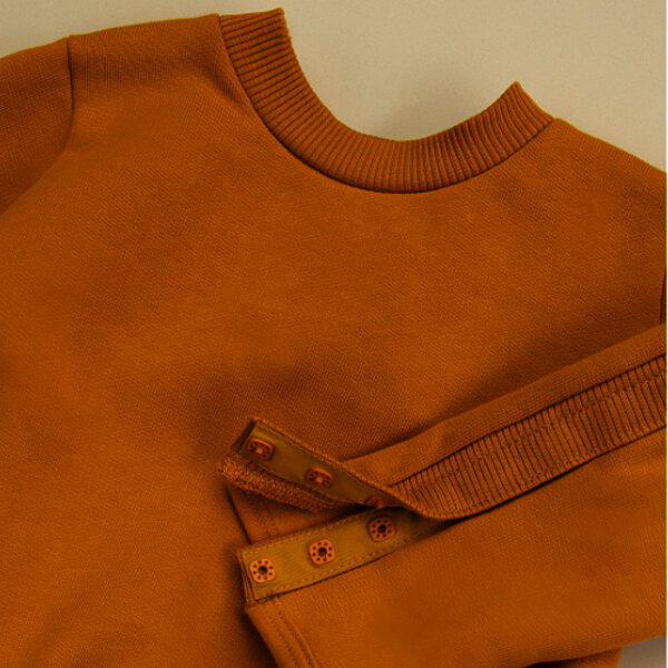 Orthesen-RehaKind-Adaptives Sweatshirt-Oberteil-FiNiFuchs