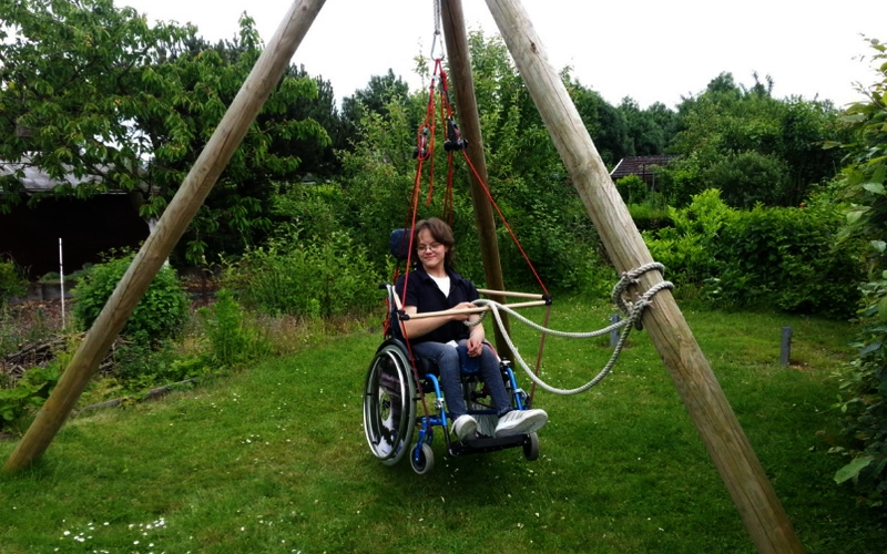 rollstuhlschaukel-fuer-kinder-erwachsene