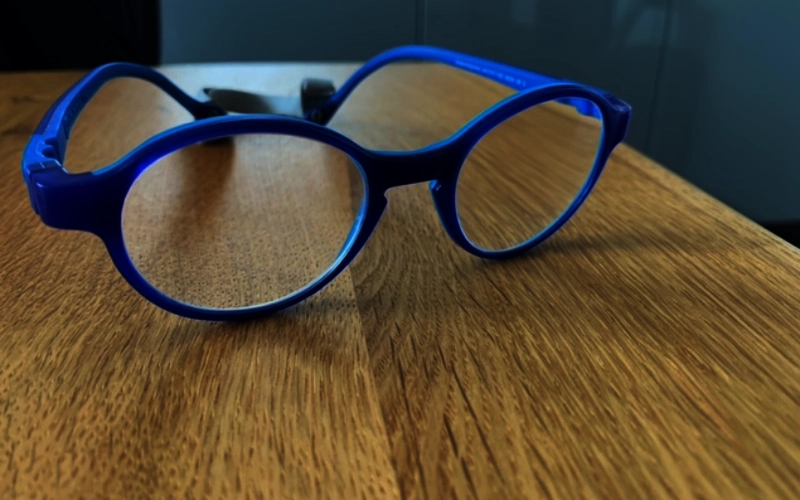 Demetz-Kinderbrille-MOKMOKA-FiNiFuchs-Kinderhilfsmittel