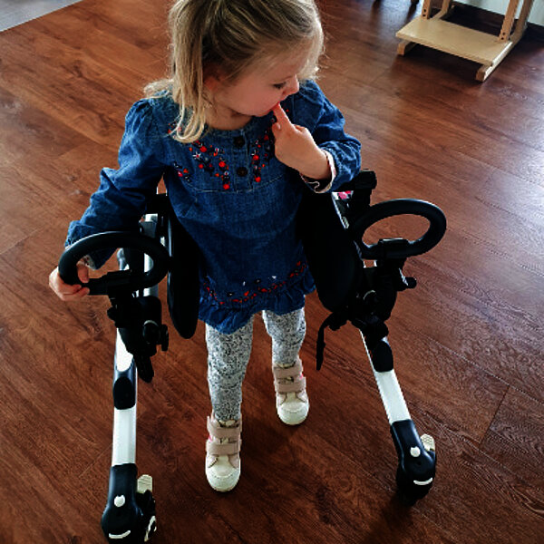 dynamic pacer Gehtrainer FiNiFuchs Kinder mit Behinderung