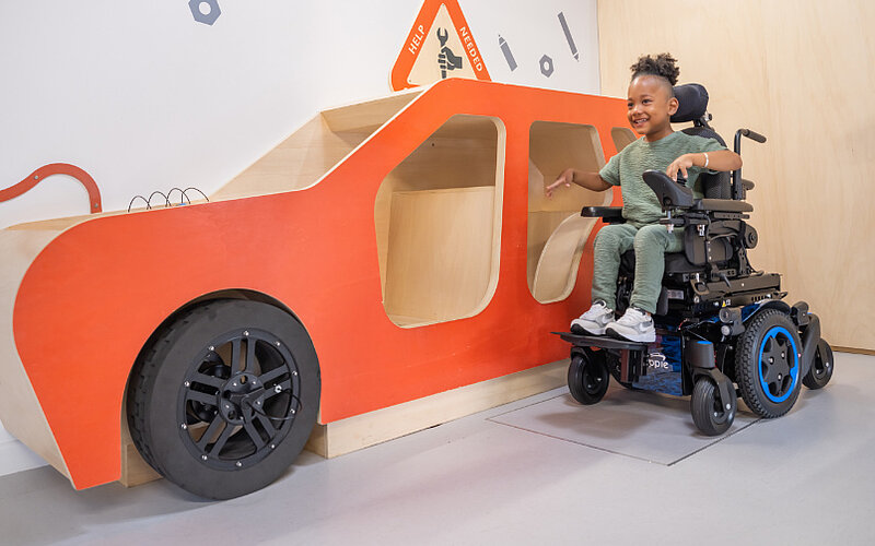 ZIPPIE_Q300_M_Mini_Kids Elektrorollstuhl Kinderhilfsmittel FiNiFuchs