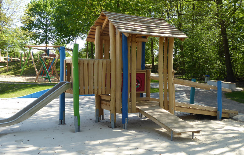 Spielhaus Emsland Spiel und Freizeitgeraete barrierefrei inklusic FiNiFuchs