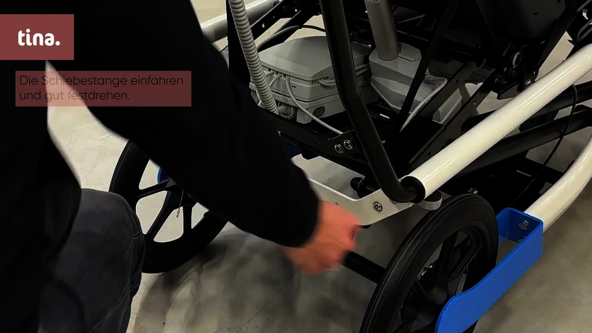 Wir zeigen: Nutzung unseres Liegeschalensystem tina. nach DIN EN 7176-19 im Auto!